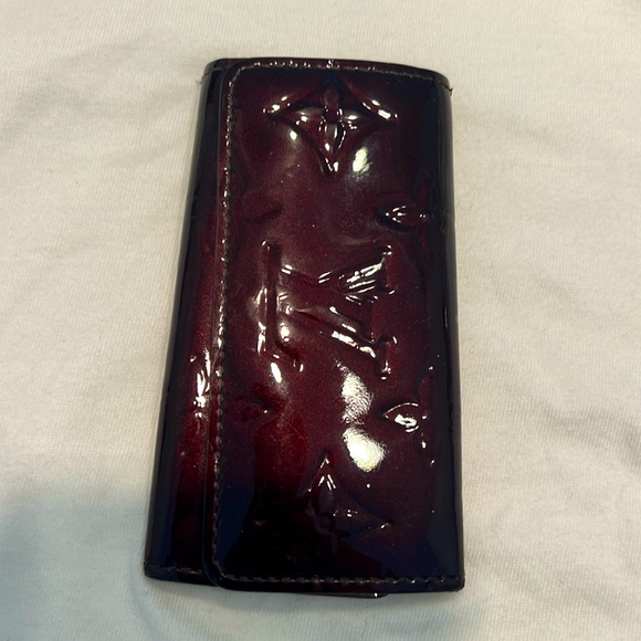 Authentic Louis Vuitton Vernis Four Ring Key Holder In Box - Picture 2 of 12